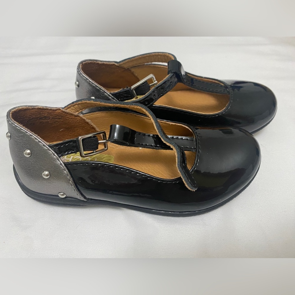 Umi toddler girl dressy shoes, size 8.5. New in box, never worn. Metallic detail